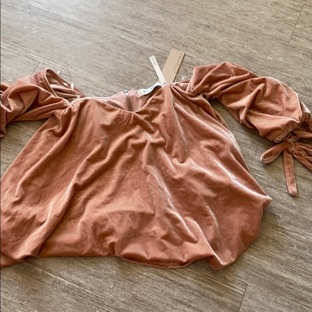 Cute pink velvet shirt off shoulder!